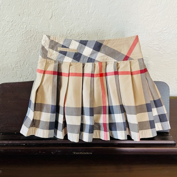 Burberry - Picture 2 of 7